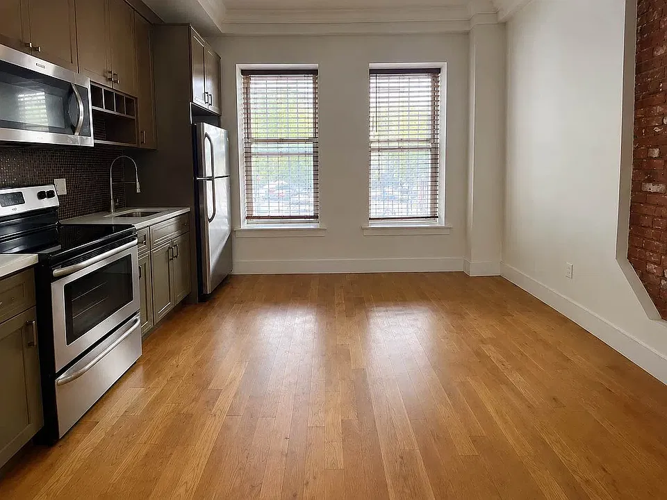 909 Saint Marks Ave #1F