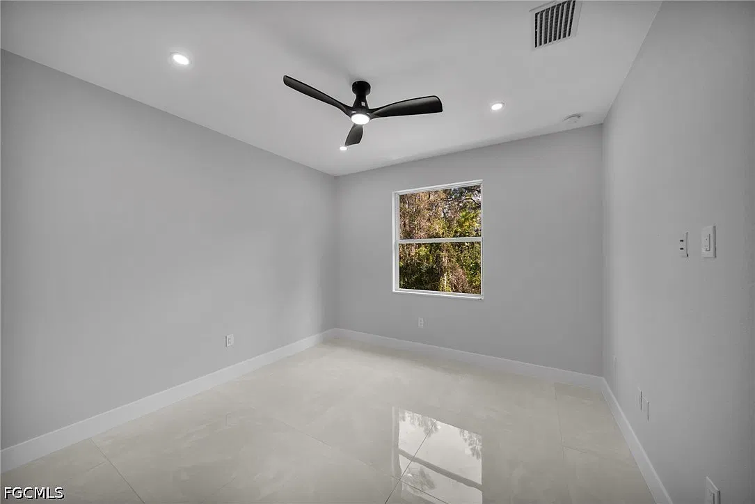 3 bed, 2.0 bath, 1445 sqft, $2,000 — Photo 4