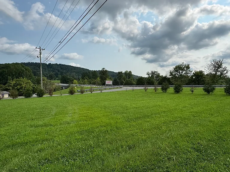 Highway 70 E — Photo 8