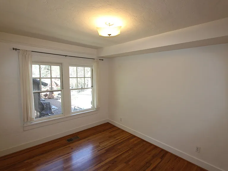 209 E Dale Ave — Photo 14