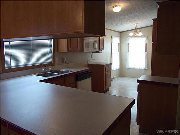 3rd image of 6241 Autumnview Sta