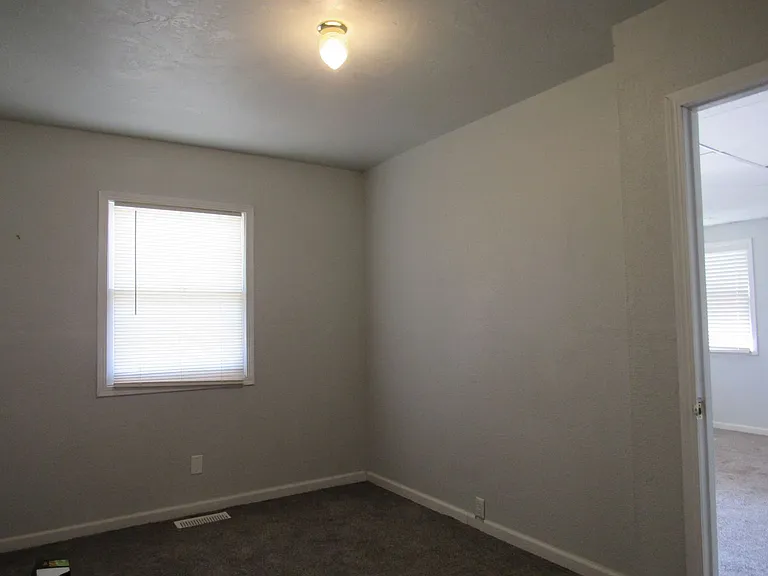 2 Bed 1 Bath in Triplex — Photo 11