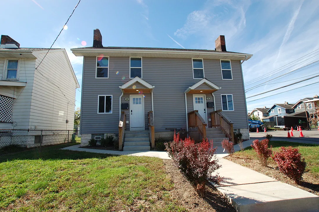 2 bed, 1.5 bath, 900 sqft, $1,500 — Photo 1