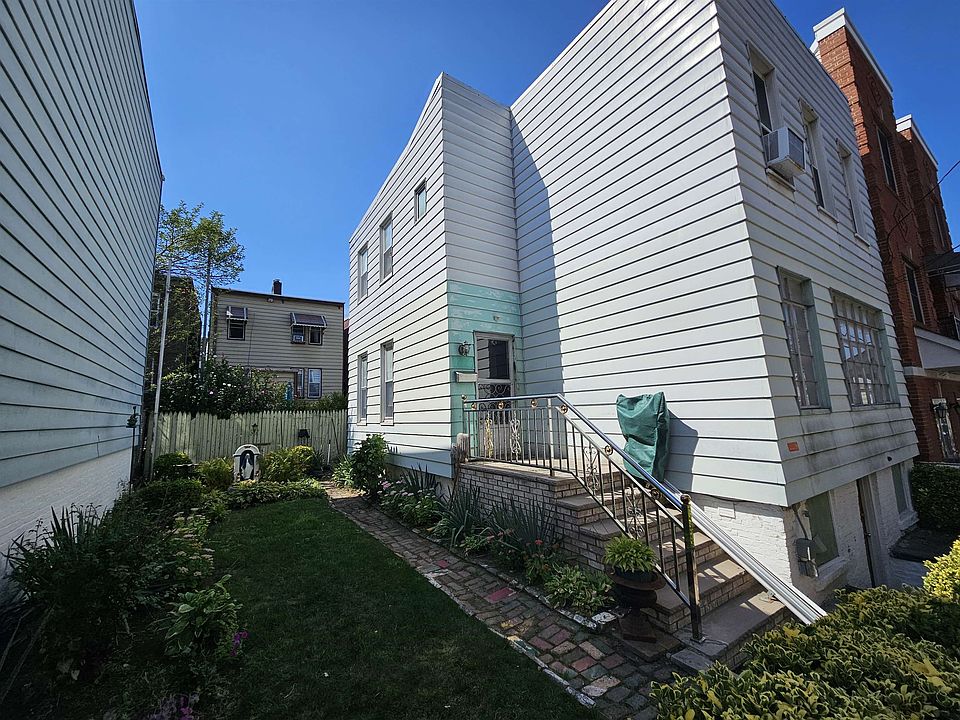 1st image of 121 Dekalb Ave