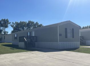 555 Crandlemire Rd TRAILER 60, Lumberton, NC 28358