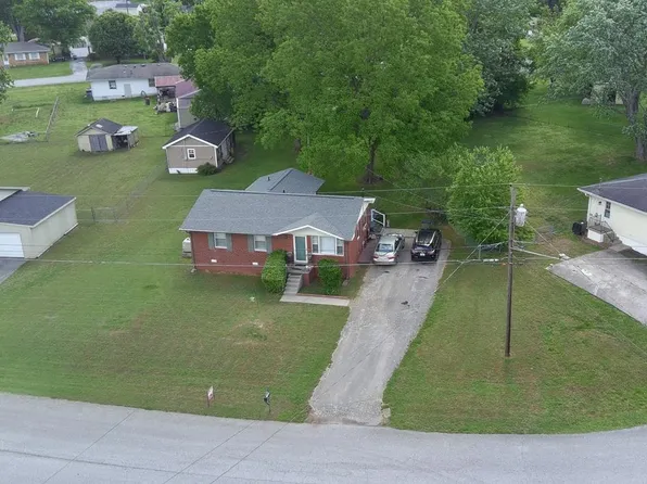204 Crest Dr, Hopkinsville, KY 42240