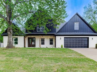 4296 Old Forest Rd, Memphis, TN 38125