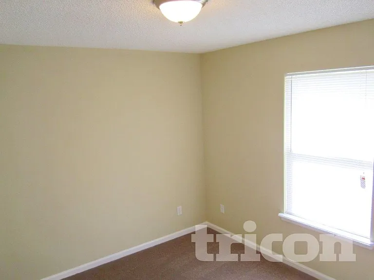 2762 Archer St — Photo 12