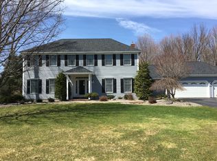 8411 Turnberry Dr, Manlius, NY 13104