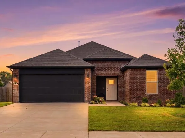 460 N Goose Xing, Farmington, AR 72730