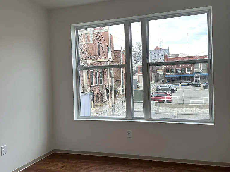 307 N 3rd St — Photo 12