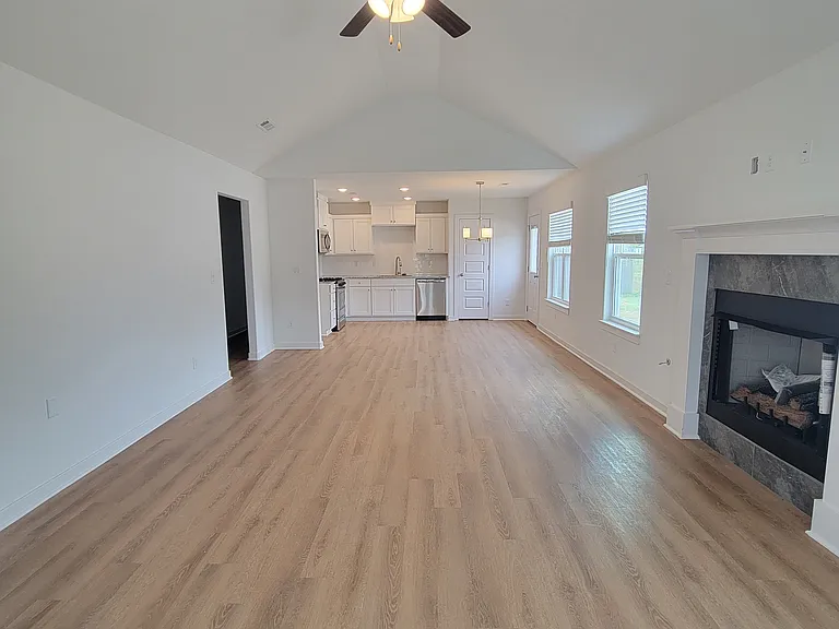 5796 W Holdcroft Dr — Photo 2