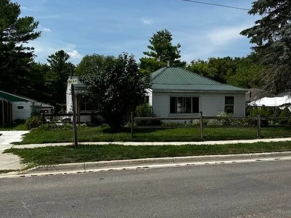 531 Corinth St, Saint Louis, MI 48880