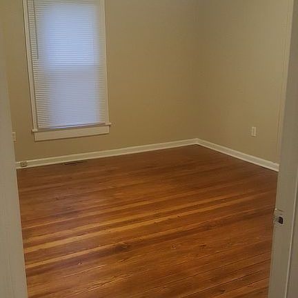 4th image of 407 Oakwood St