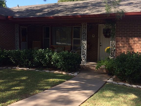 2nd image of 2034 Lincoln Dr