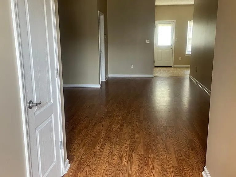 3945 Amanda Ct — Photo 2
