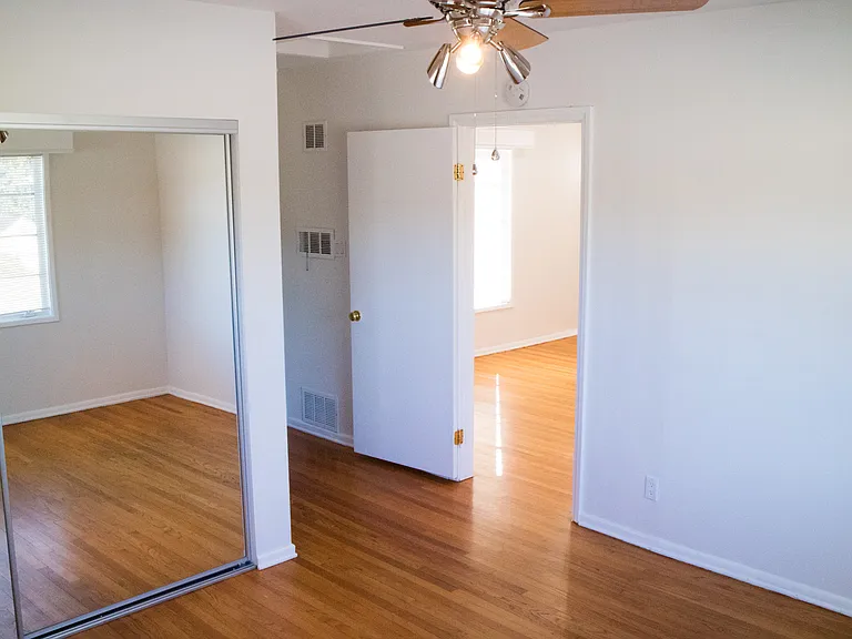939 N Glendale Ave #1/2 — Photo 6