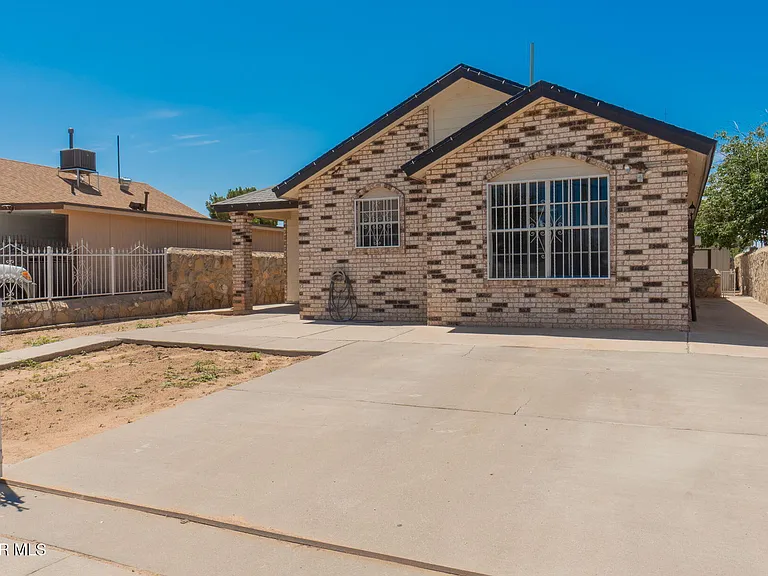 11924 Kings Guard Dr — Photo 2
