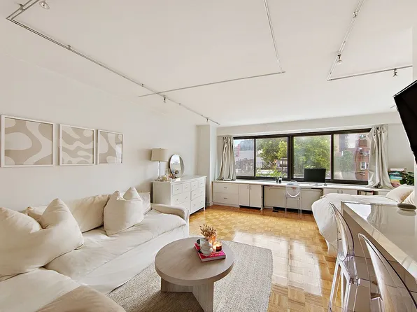201 W 21st St APT 6H, New York, NY 10011
