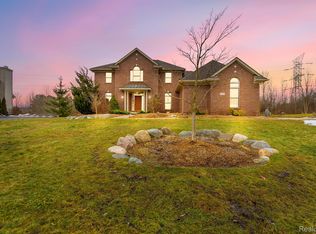 5942 Scott Cir, Clarkston, MI 48348