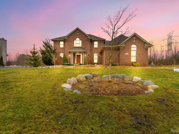 5942 Scott Cir, Clarkston, MI 48348