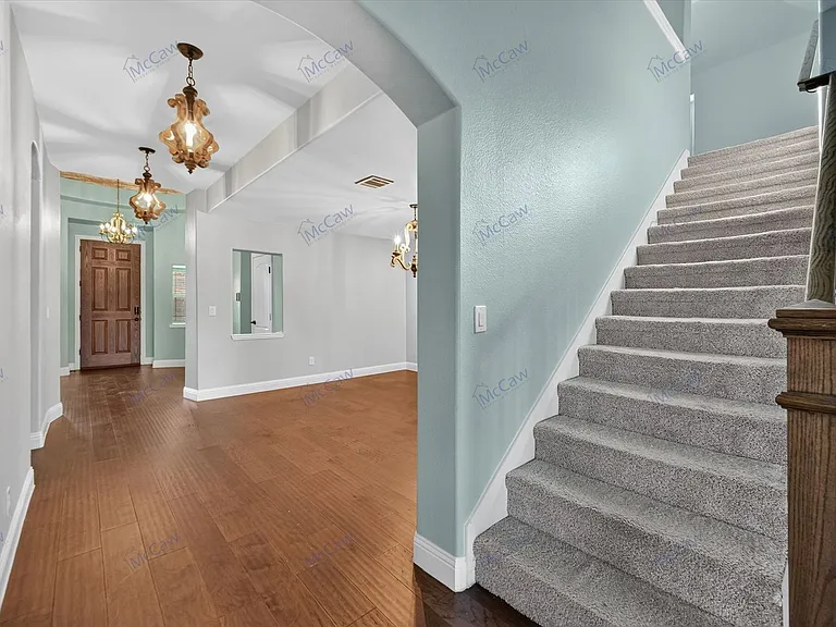 1416 Alexander Dr — Photo 3