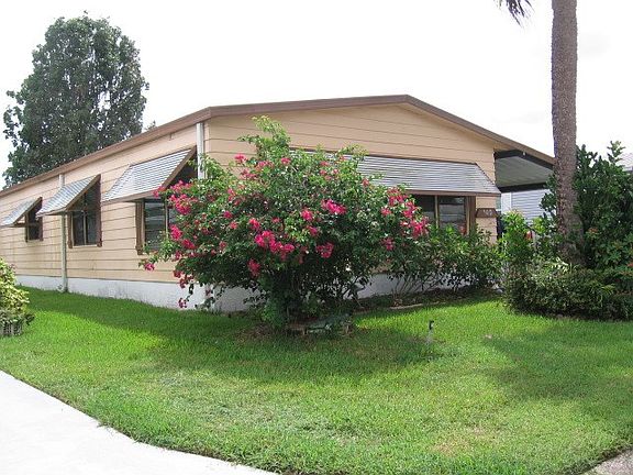 2nd image of 140 Bimini Cay Cir
