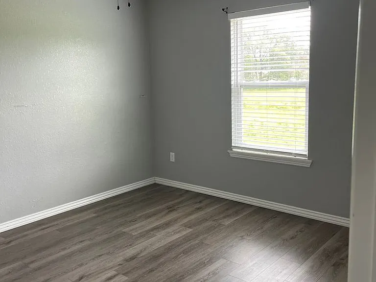 1518 Northridge Dr E — Photo 36