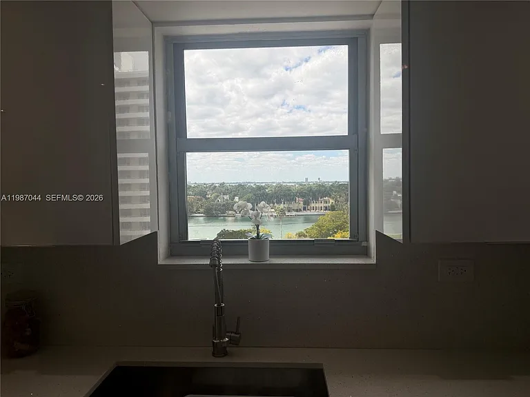 5555 Collins Ave #8R — Photo 23