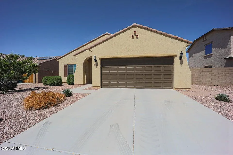 3 bed, 2.0 bath, 1895 sqft, $2,195 — Photo 3