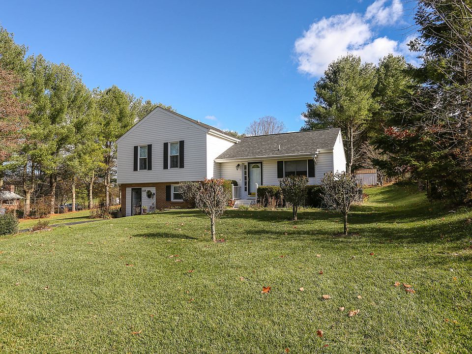 1st image of 1110 Horseshoe Ln
