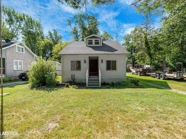 3575 Memoir St, Lakeport, MI 48059