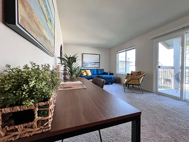 2x2-Living Room