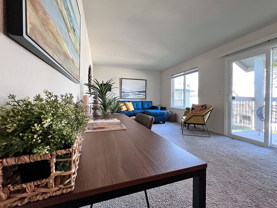 2x2-Living Room