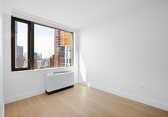 4th image of 10 City Pt APT 34D