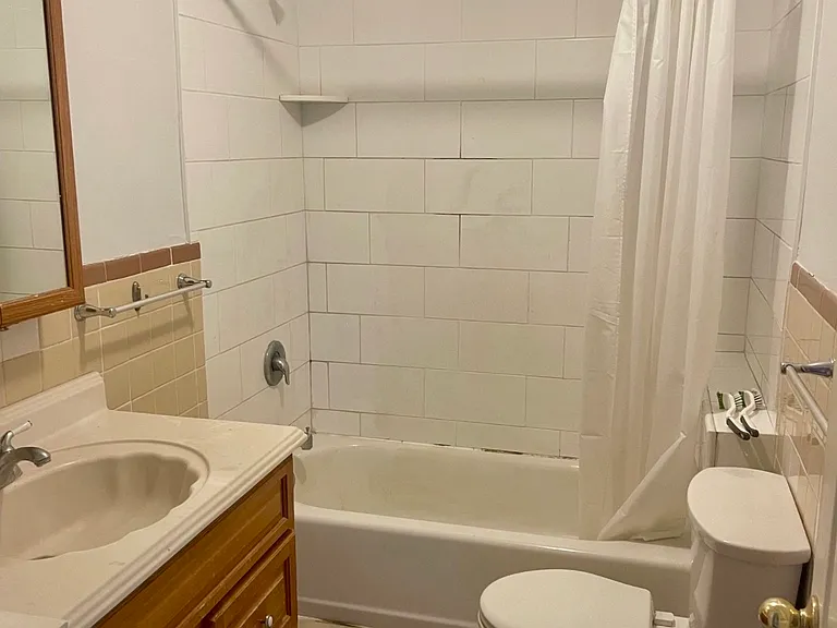 2145 Parkview Ave #2 — Photo 10