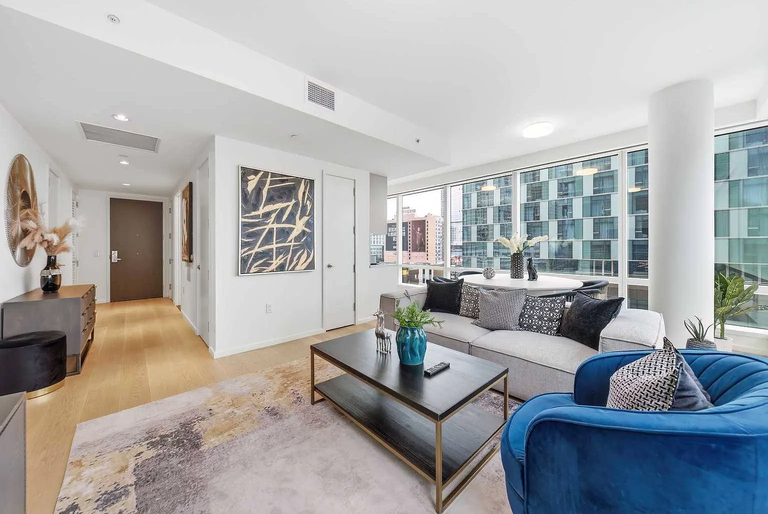1 bed, 972 sqft, $5,500 — Photo 2