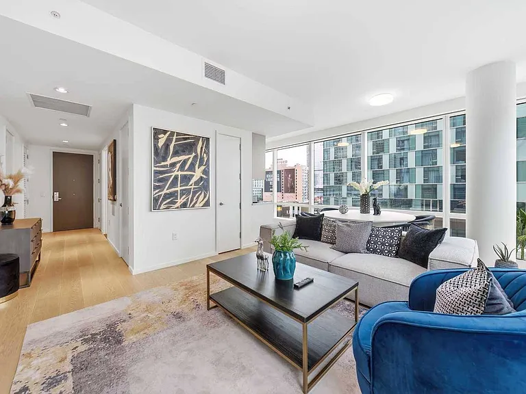 877 Francisco St #728 — Photo 2