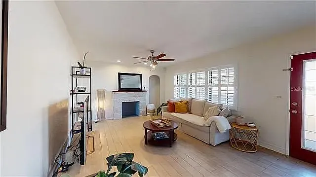 3 bed, 1225 sqft, $3,550 — Photo 3