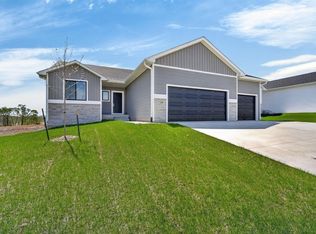 850 11th St, Waukee, IA 50263
