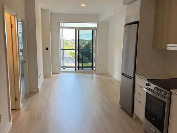 5105 Hurontario St, Mississauga, ON