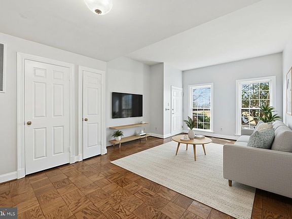 3rd image of 414 3rd St SE