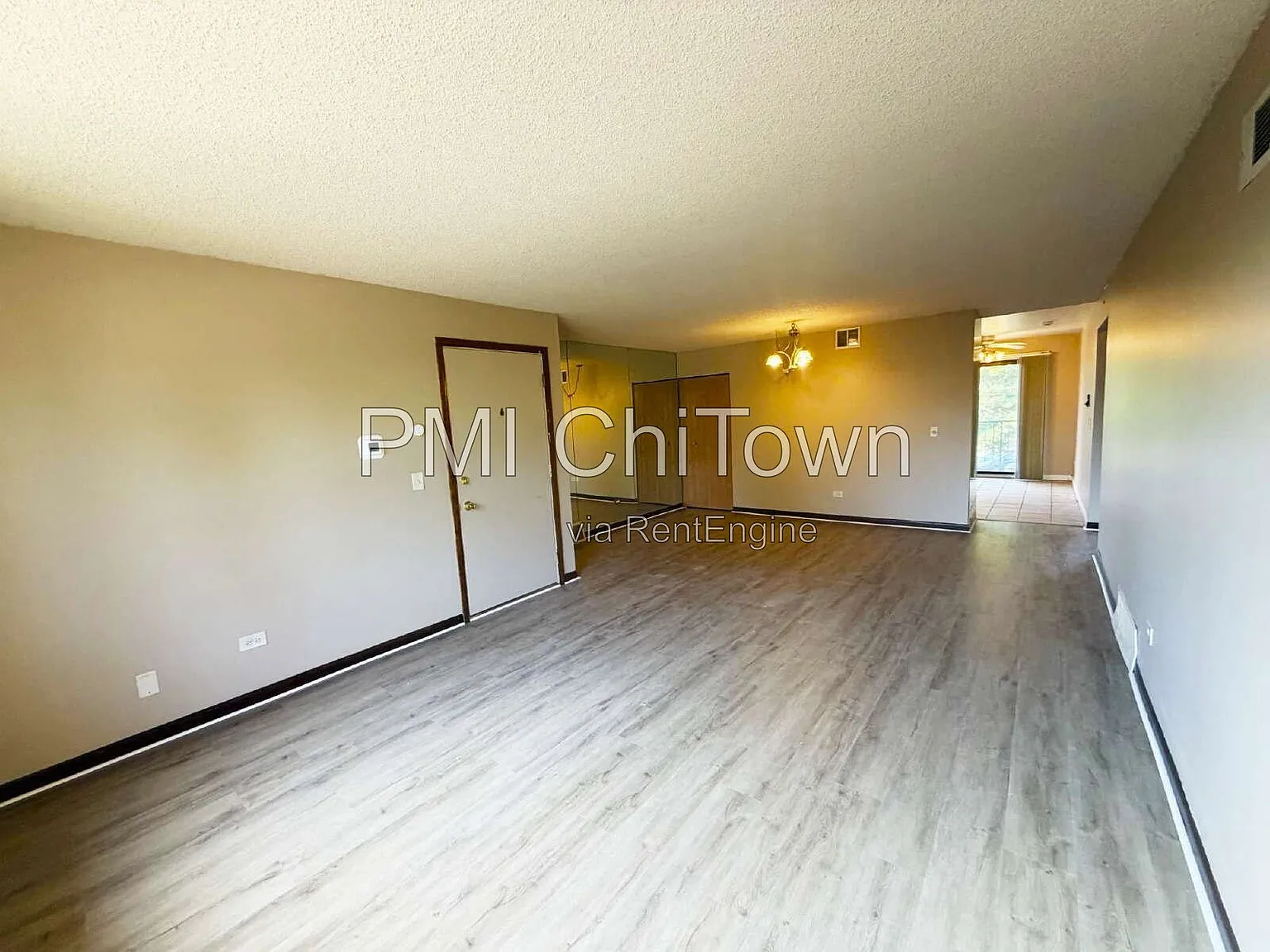2 bed, 2.0 bath, 1100 sqft, $1,675 — Photo 2