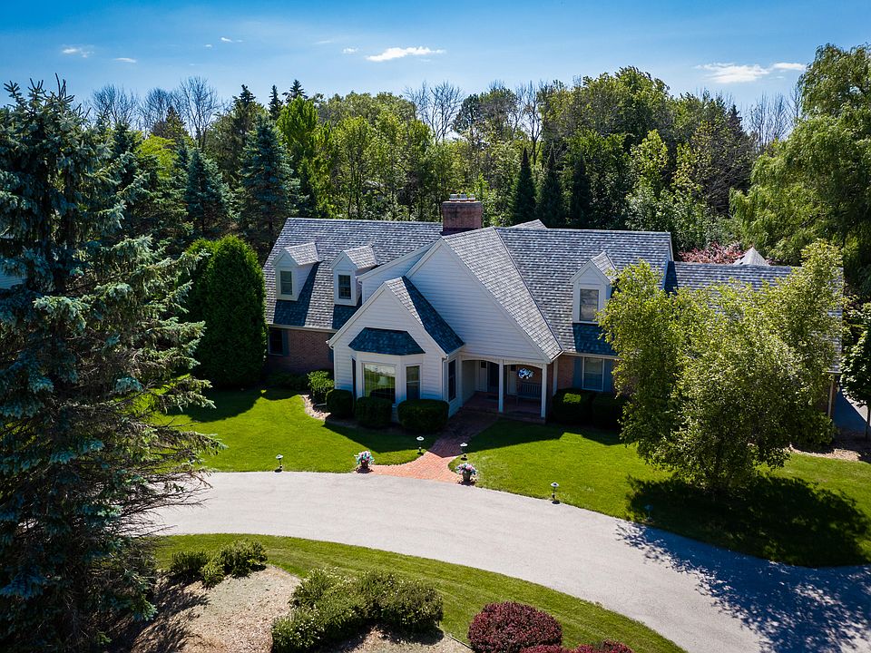 1st image of 215 E Trillium Ct