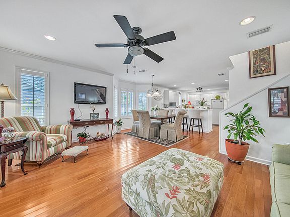 4th image of 213 Ponce De Leon St