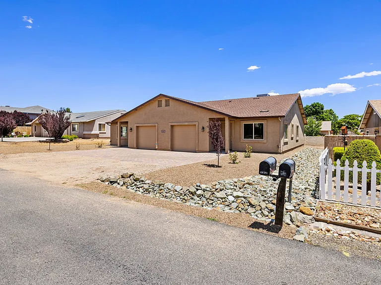 6201 N Reata Dr #2 — Photo 3