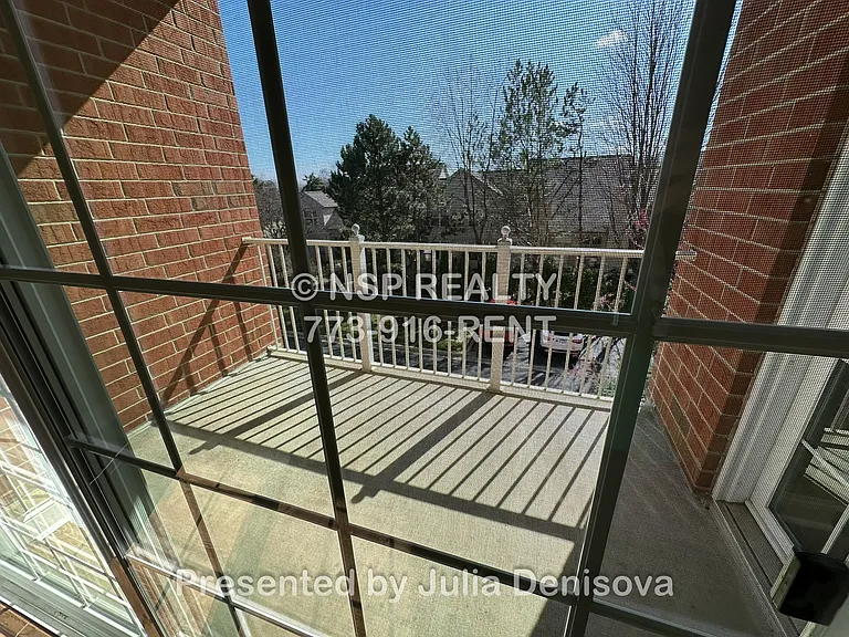 2-20 Itasca Pl #420 — Photo 8