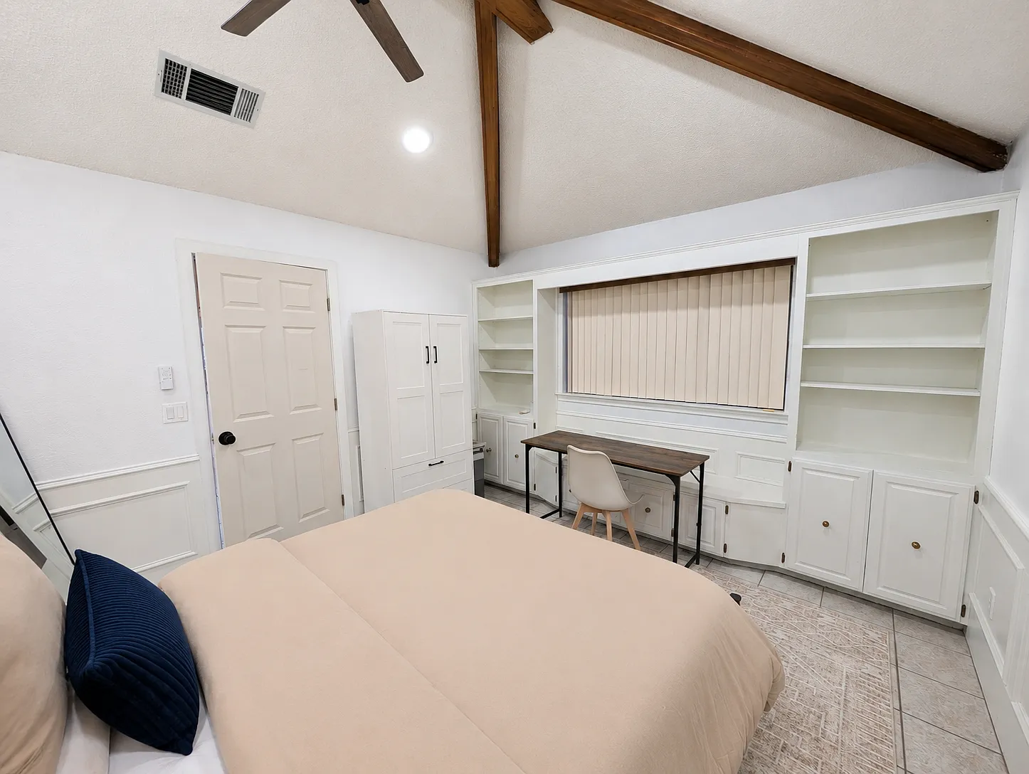 1 bed, 1962 sqft, $795 — Photo 2