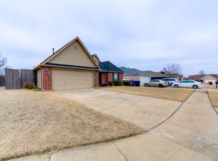 214 E Juneau Pl, Broken Arrow, OK 74012