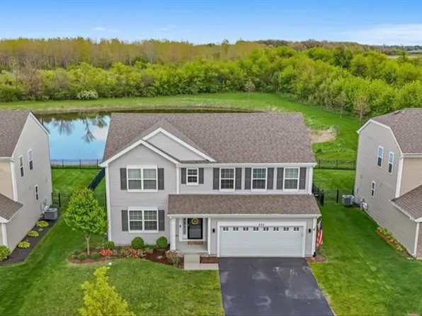 852 Wildwood Dr, Pingree Grove, IL 60140